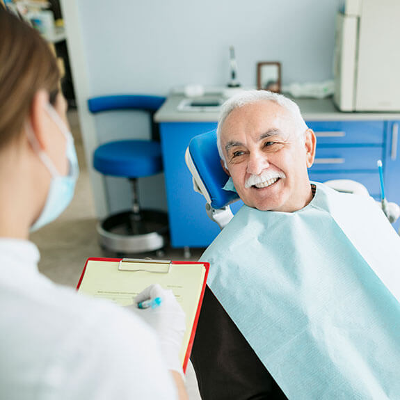 elderly-man-visiting-dentist